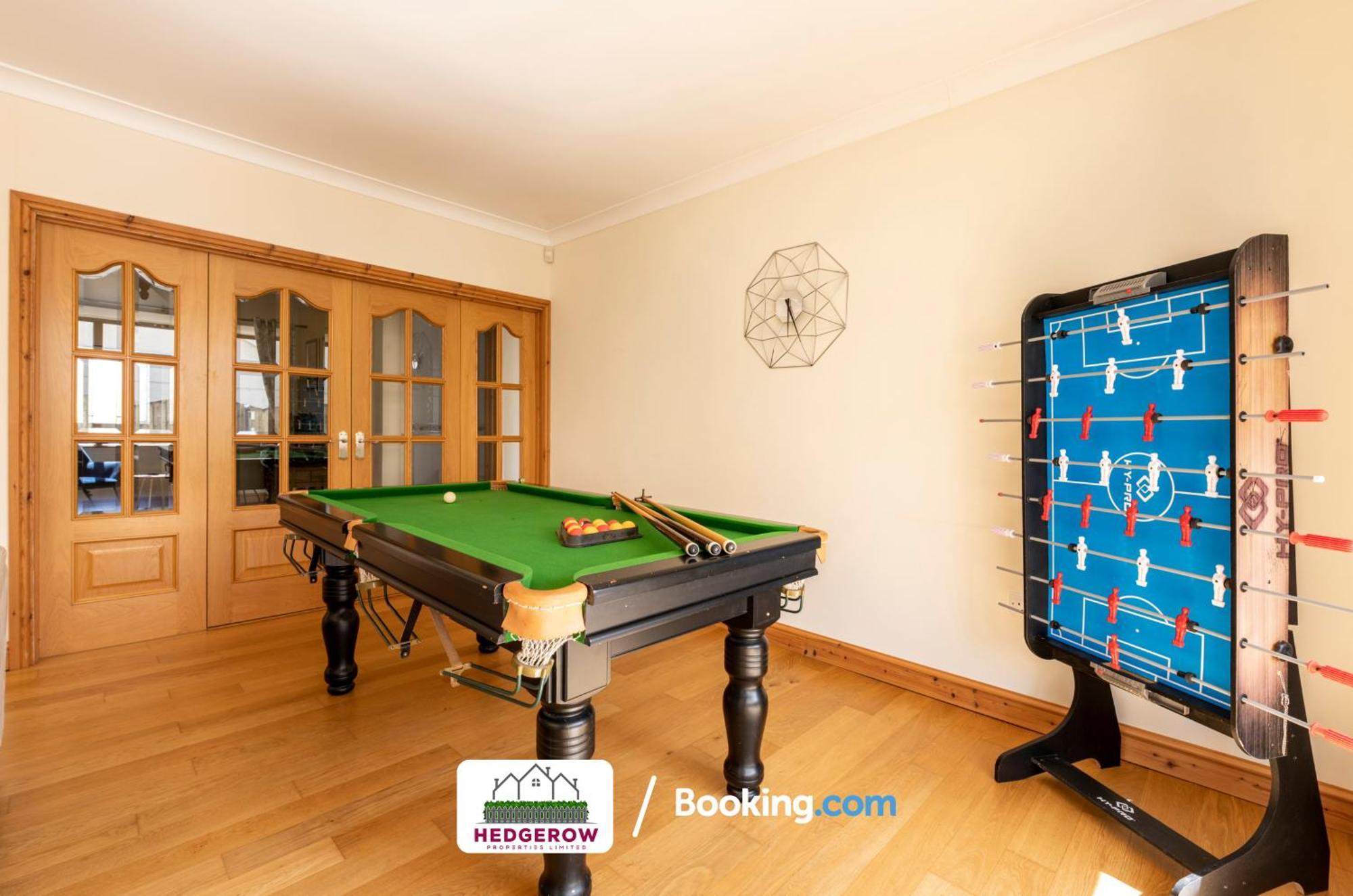 Holiday home Hedgerow Haven: Spacious 5-bedroom Retreat Truro