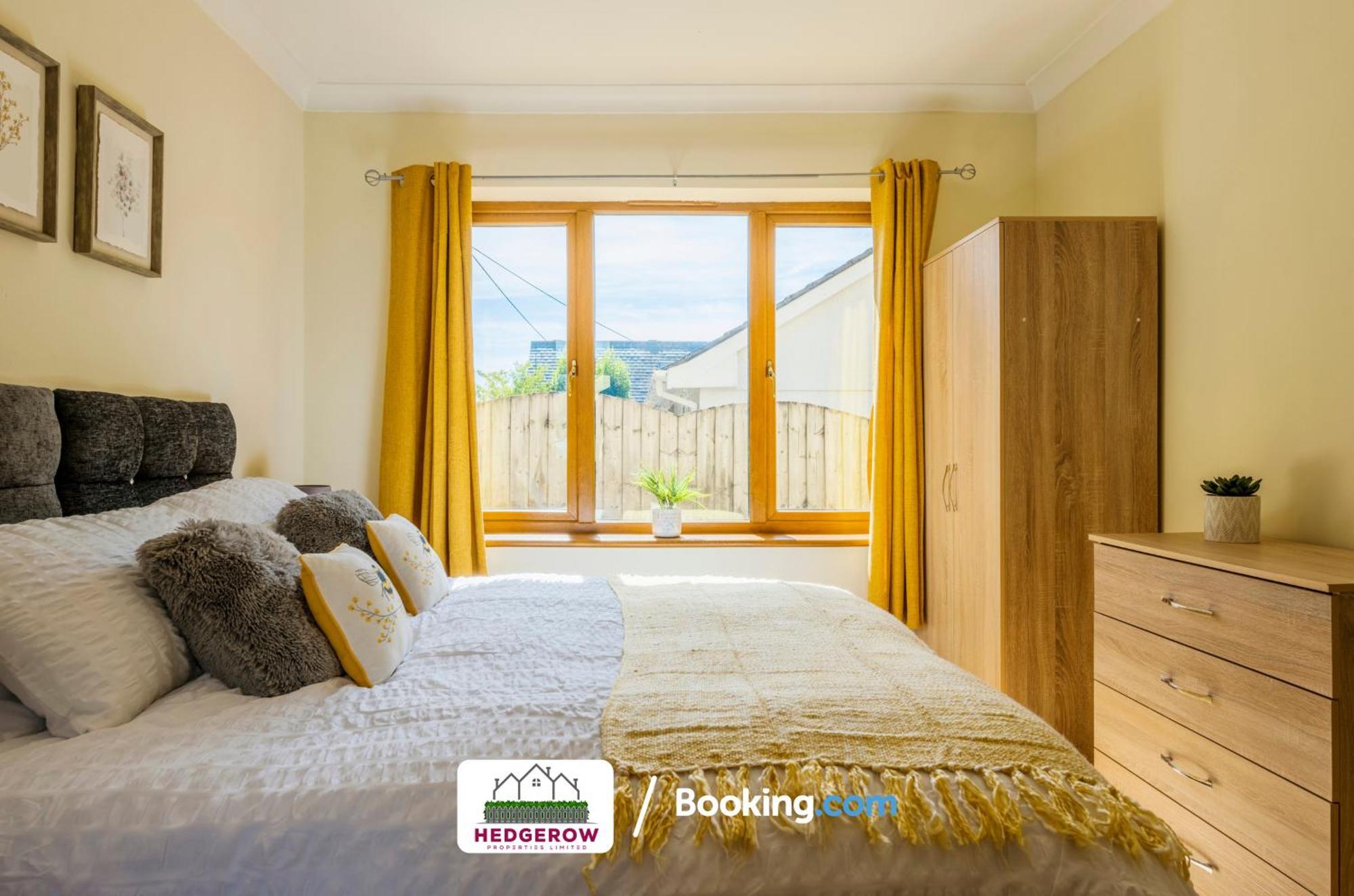 Holiday home Hedgerow Haven: Spacious 5-bedroom Retreat *