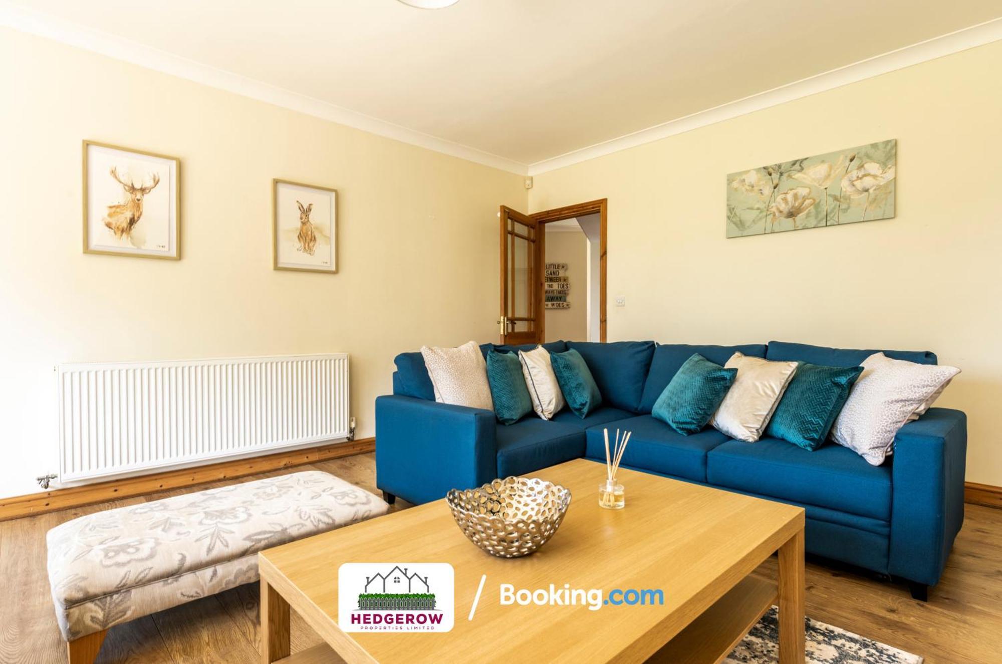 Holiday home Hedgerow Haven: Spacious 5-bedroom Retreat