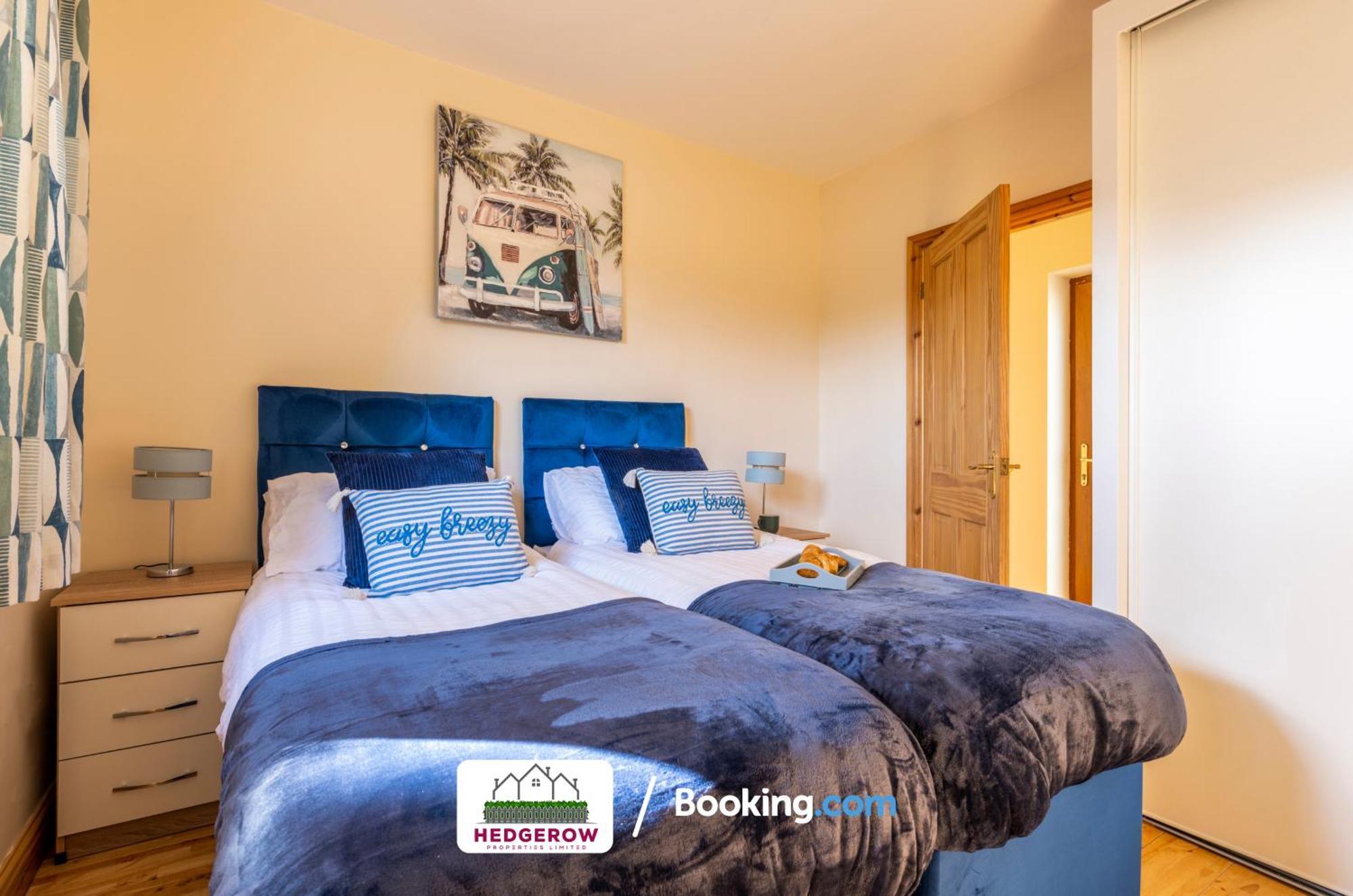 Hedgerow Haven: Spacious 2-bedroom Retreat