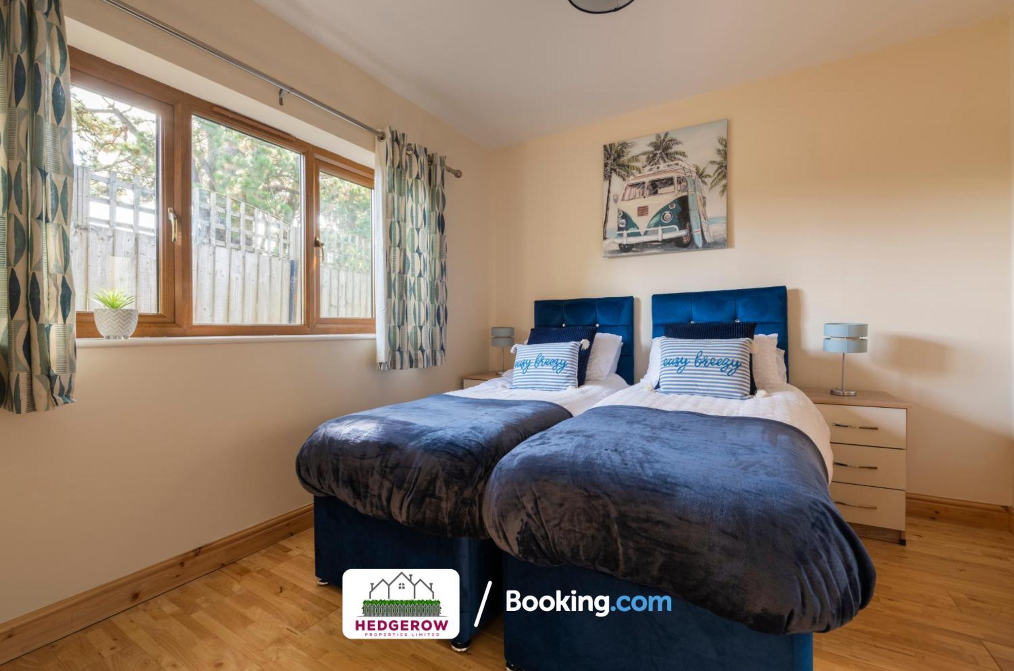 Hedgerow Haven: Spacious 2-bedroom Retreat *