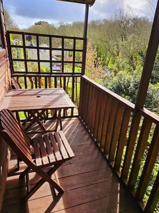 Treetops Lodge, Private Parking & Garden Holiday home Truro