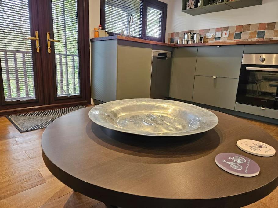 Treetops Lodge, Private Parking & Garden Truro