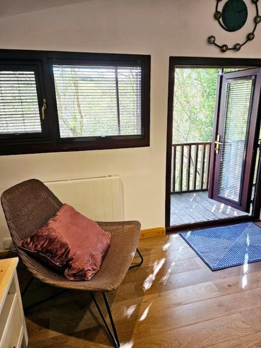 Holiday home Treetops Lodge, Private Parking & Garden Truro
