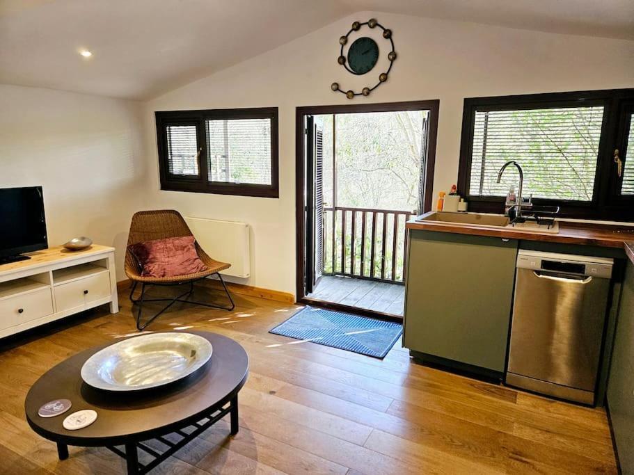 Treetops Lodge, Private Parking & Garden *