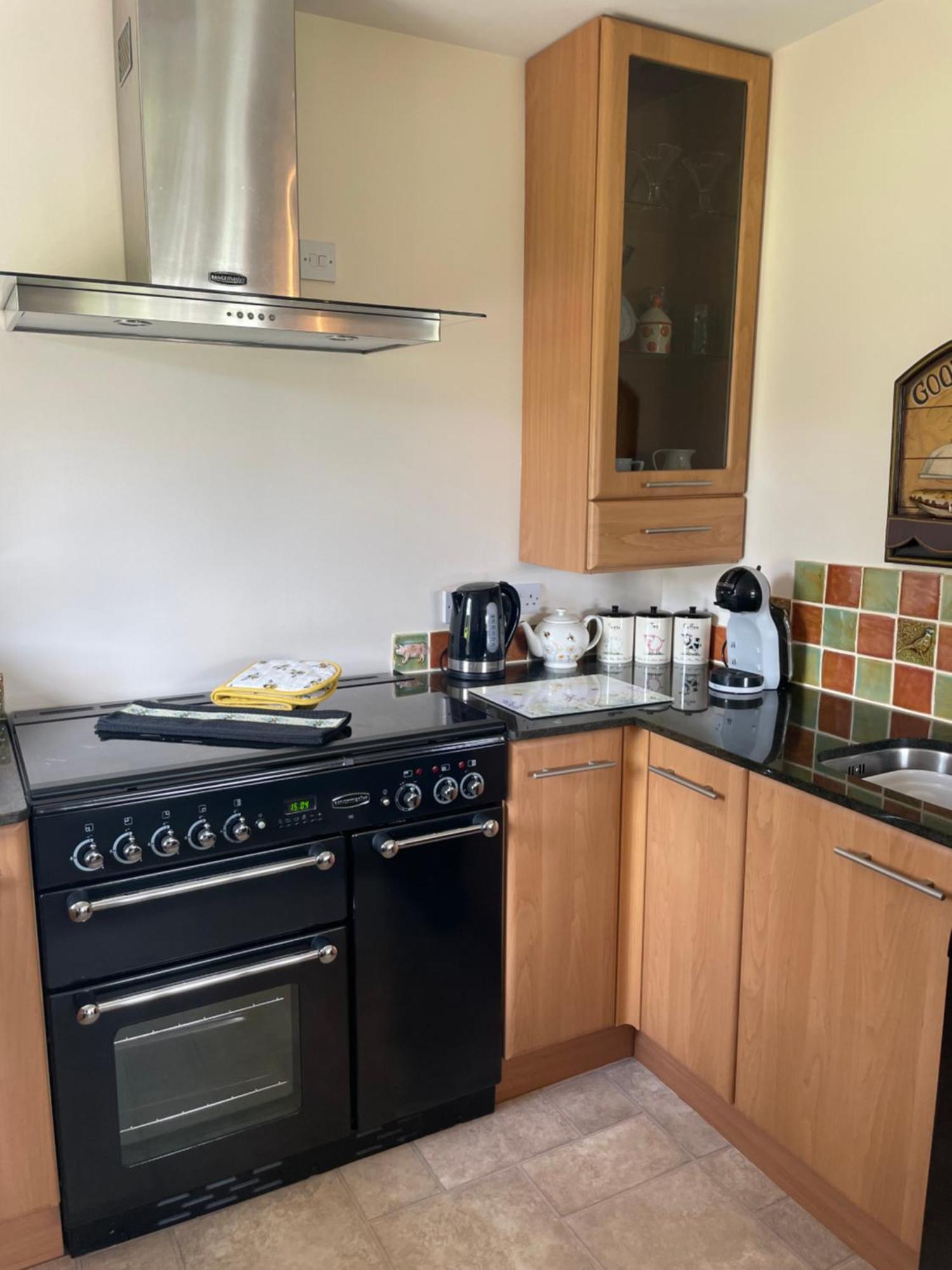 Honeycomb - A Quiet, Charming, Cosy Retreat In The Countryside Only 2 Miles From One Of Cornwall's Beaches Holiday home