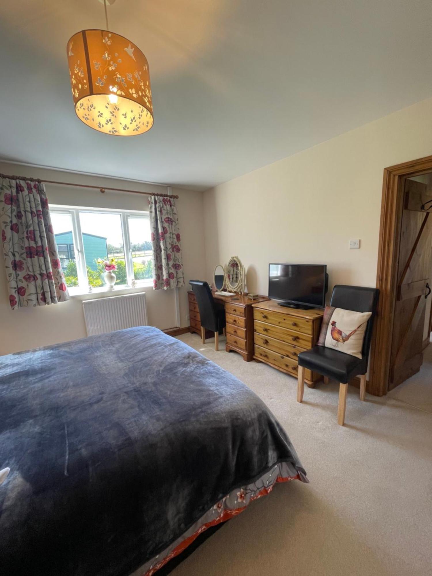 Holiday home Honeycomb - A Quiet, Charming, Cosy Retreat In The Countryside Only 2 Miles From One Of Cornwall's Beaches *