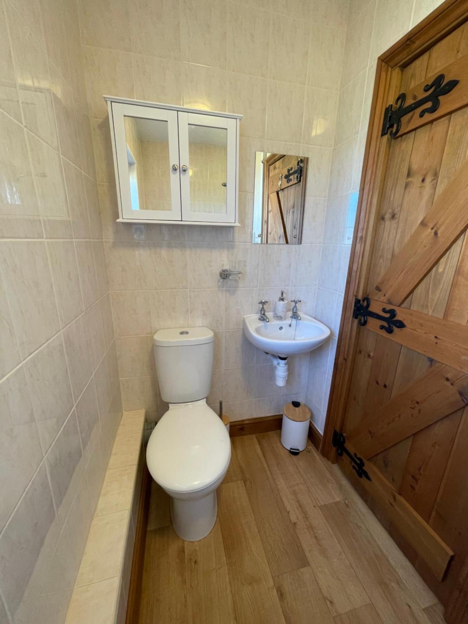 Holiday home Honeycomb - A Quiet, Charming, Cosy Retreat In The Countryside Only 2 Miles From One Of Cornwall's Beaches *