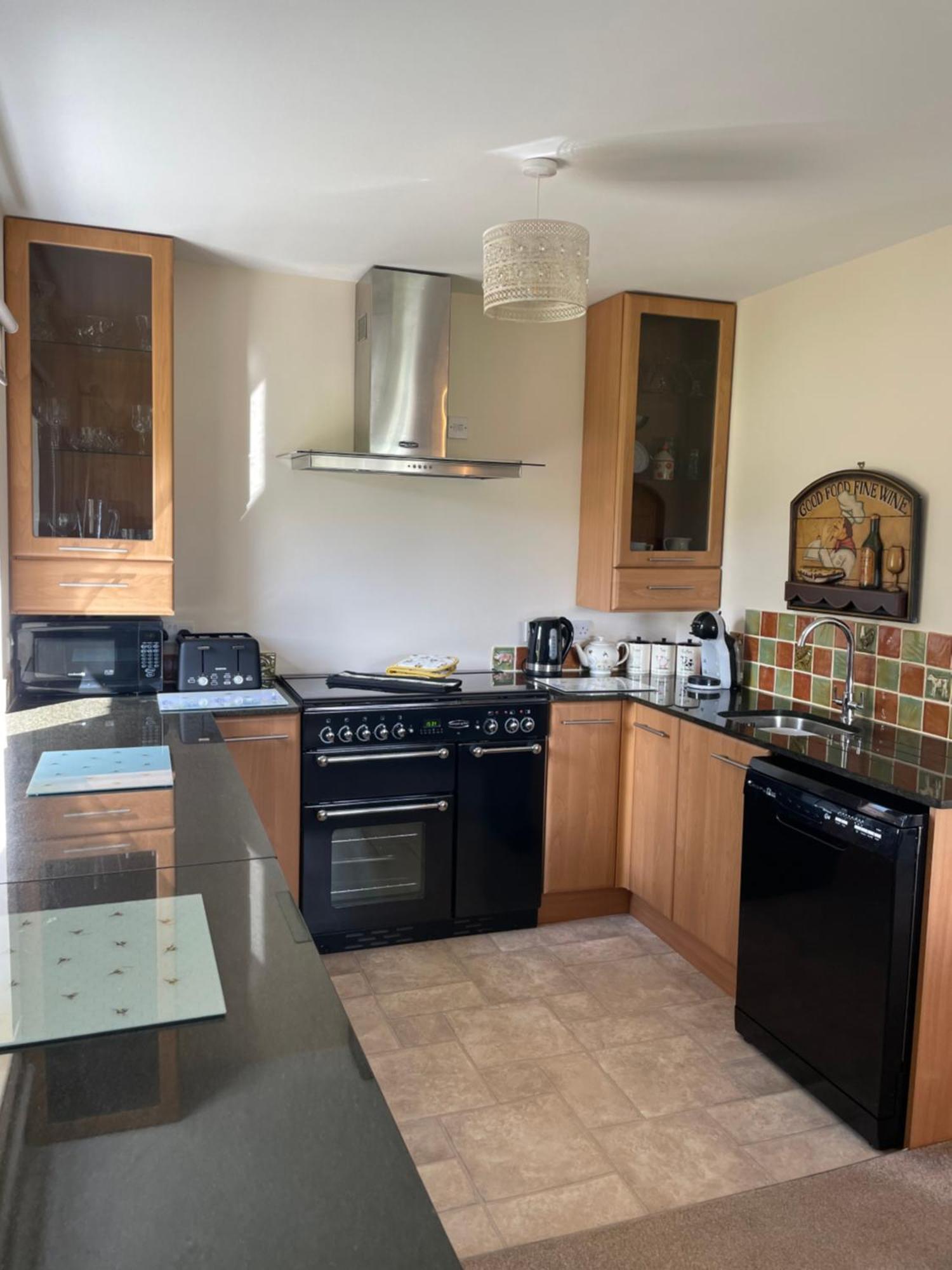Honeycomb - A Quiet, Charming, Cosy Retreat In The Countryside Only 2 Miles From One Of Cornwall's Beaches *