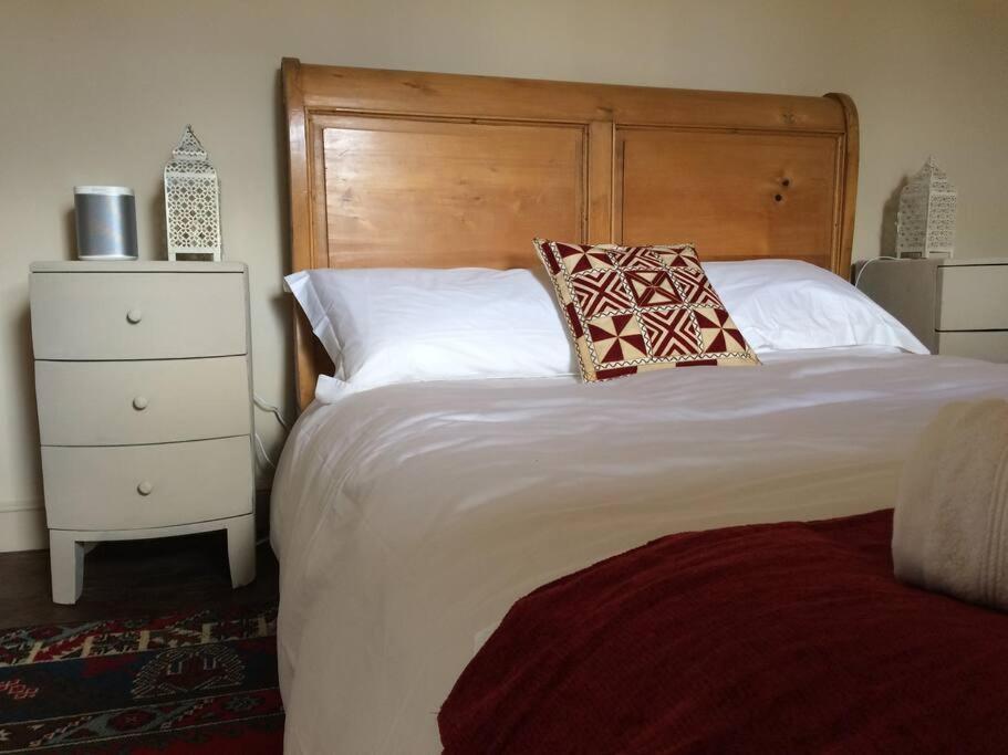 Truck House, Luxury Accommodation, Pet Friendly Country house