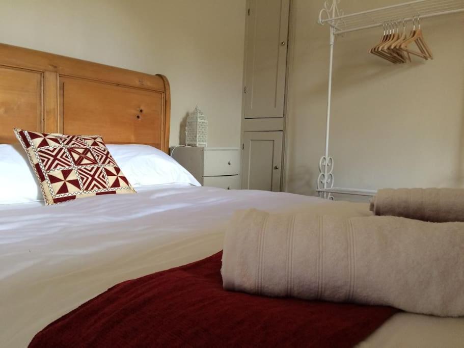 Truck House, Luxury Accommodation, Pet Friendly Country house *