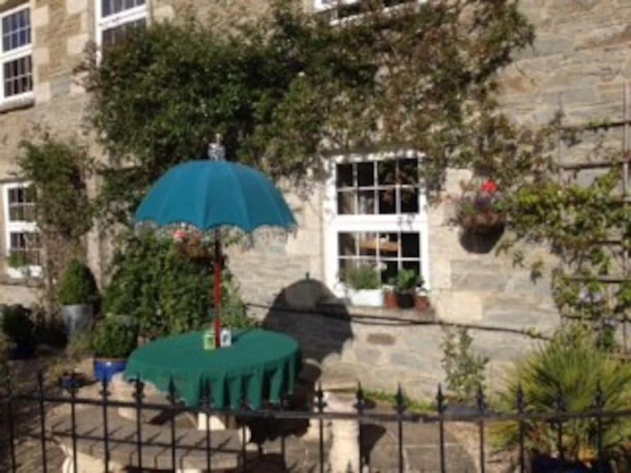 Truck House, Luxury Accommodation, Pet Friendly * Truro