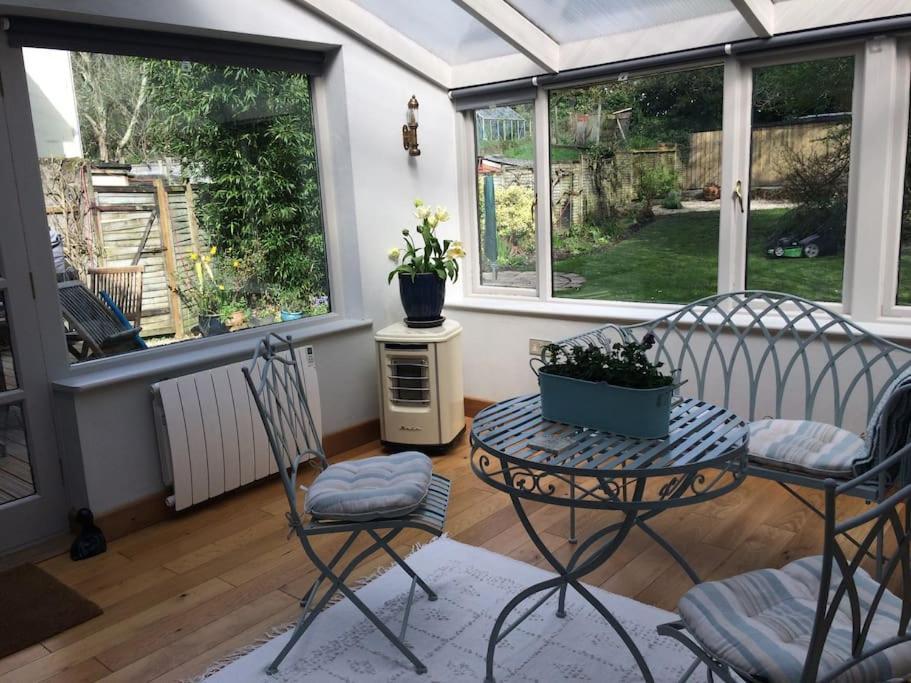 Truck House, Luxury Accommodation, Pet Friendly *