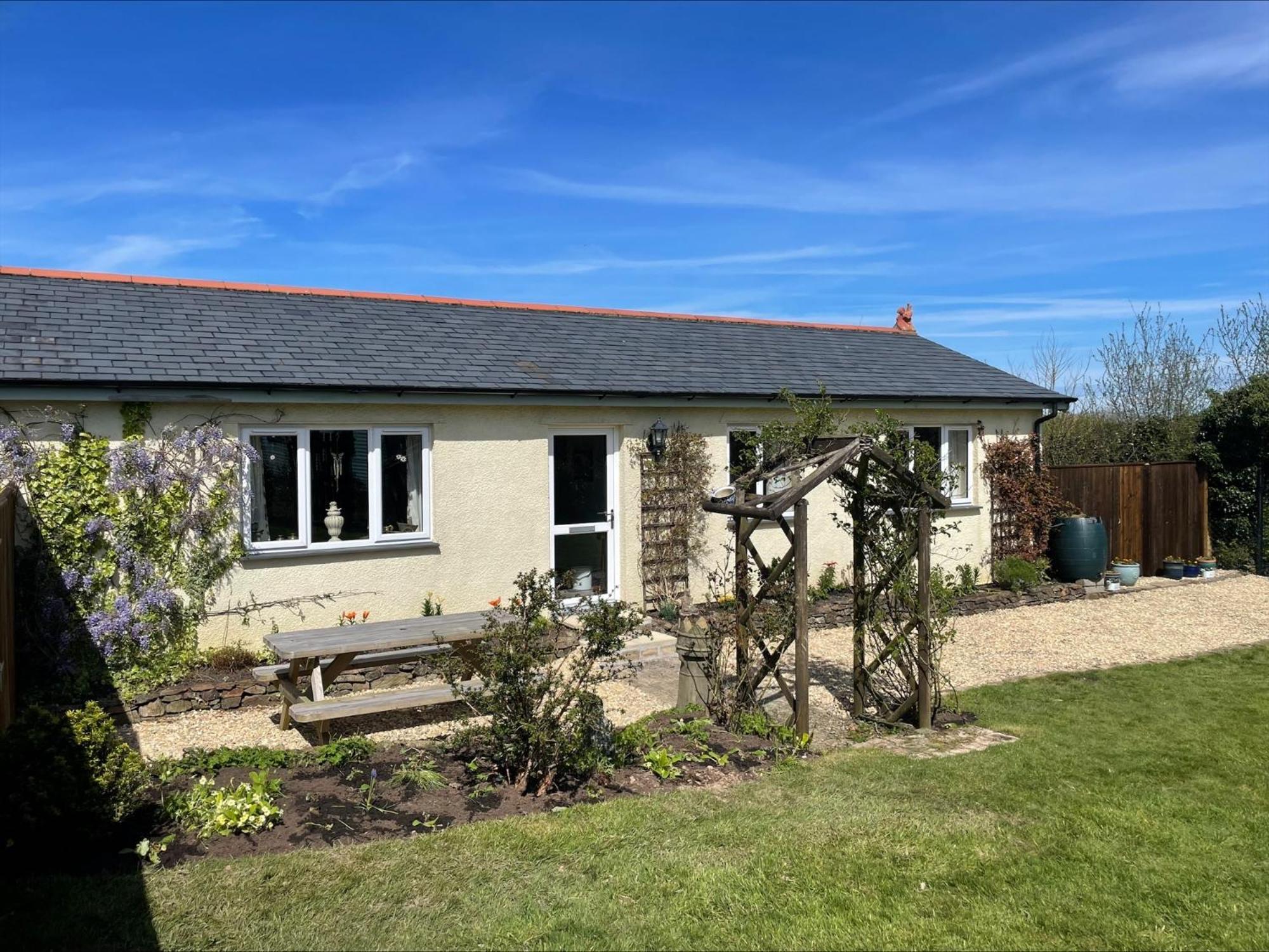 Holiday home Honeycomb - A Quiet, Charming, Cosy Retreat In The Countryside Only 2 Miles From One Of Cornwall's Beaches