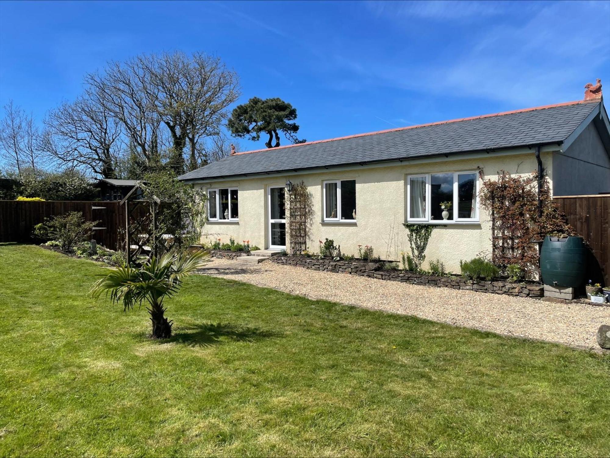 Honeycomb - A Quiet, Charming, Cosy Retreat In The Countryside Only 2 Miles From One Of Cornwall's Beaches Holiday home Truro