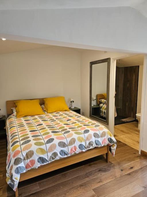 Treetops Lodge, Private Parking & Garden Holiday home