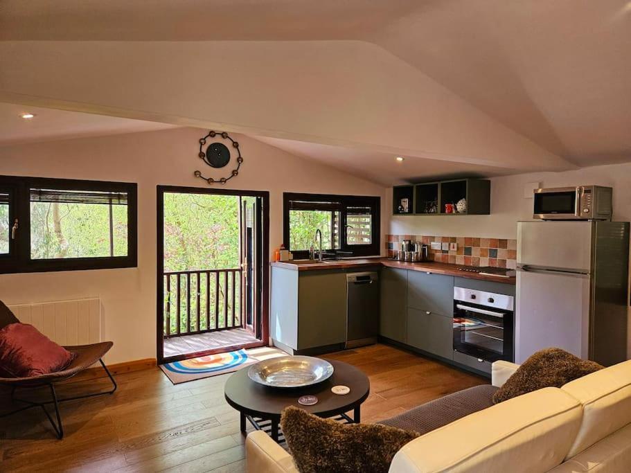 Treetops Lodge, Private Parking & Garden Holiday home Truro