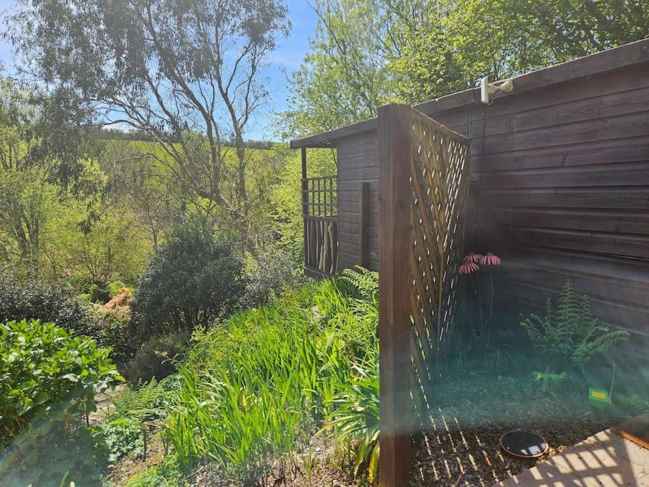 Holiday home Treetops Lodge, Private Parking & Garden Truro