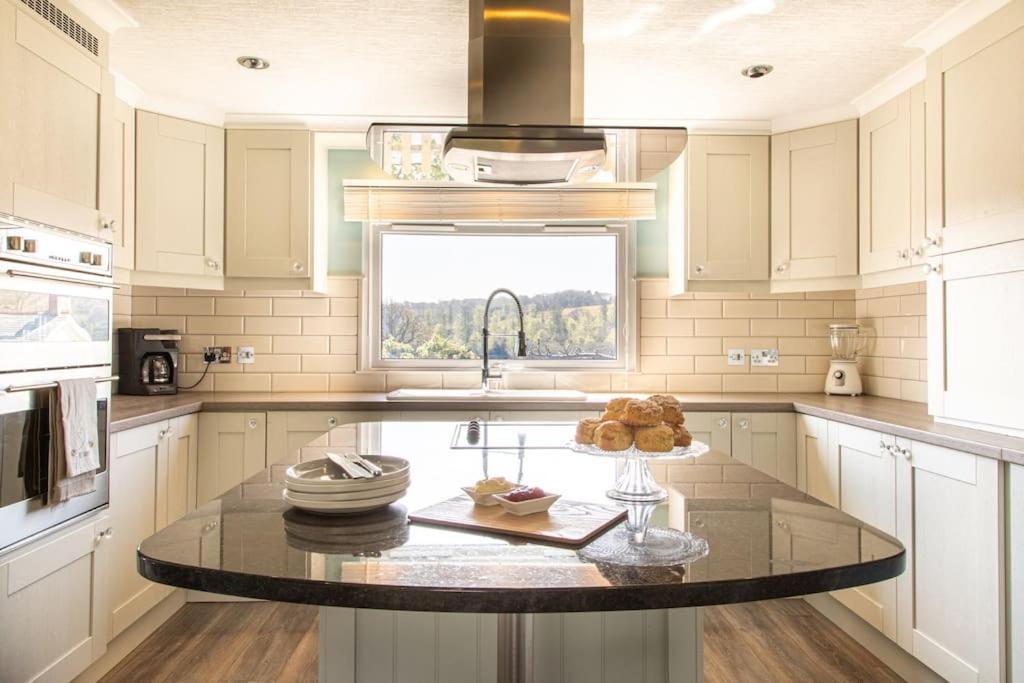 Beautifully Family Or Couples With Fabulous Views Holiday home *