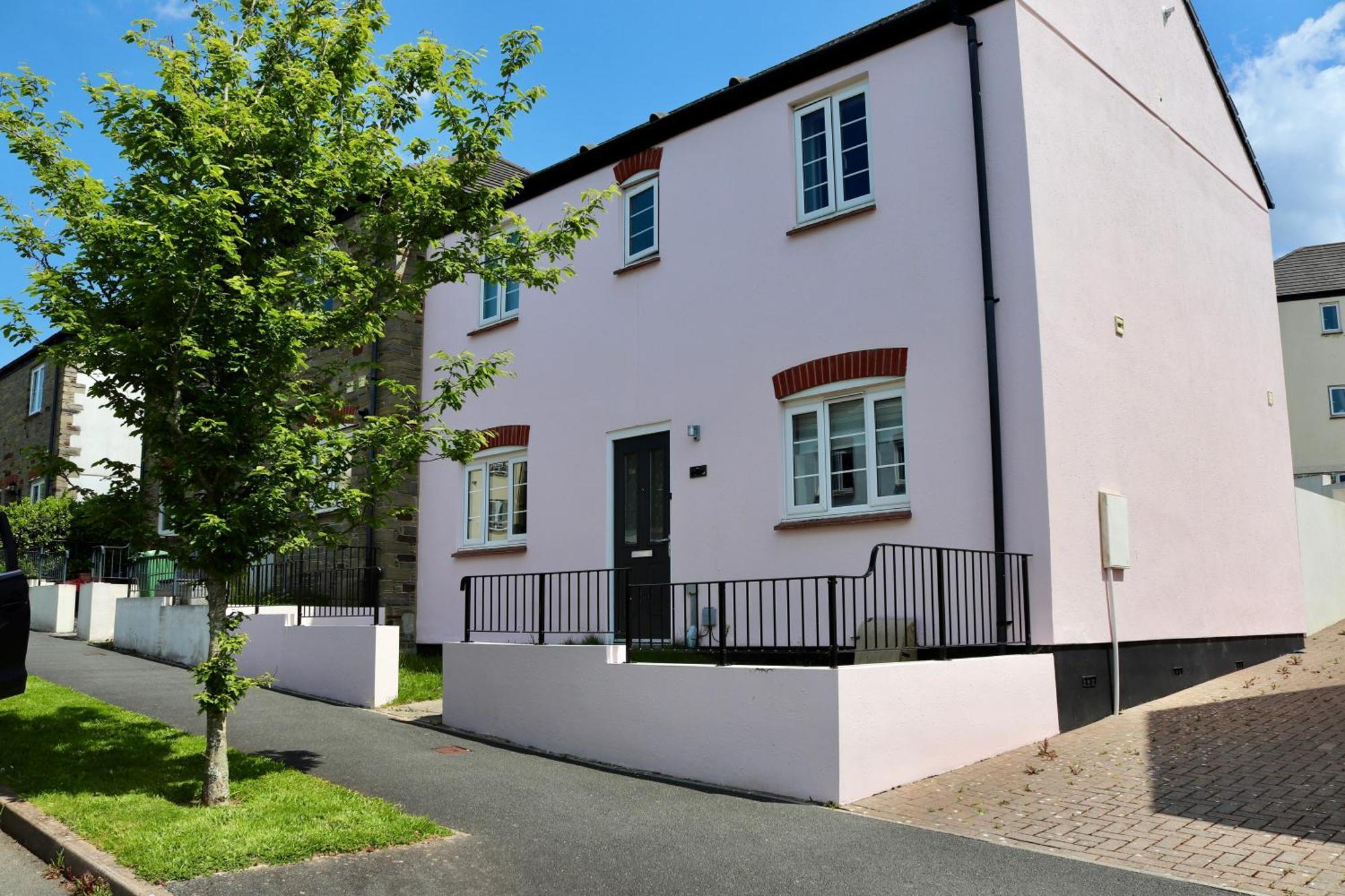 Cosy House On A Quiet Estate In * Truro