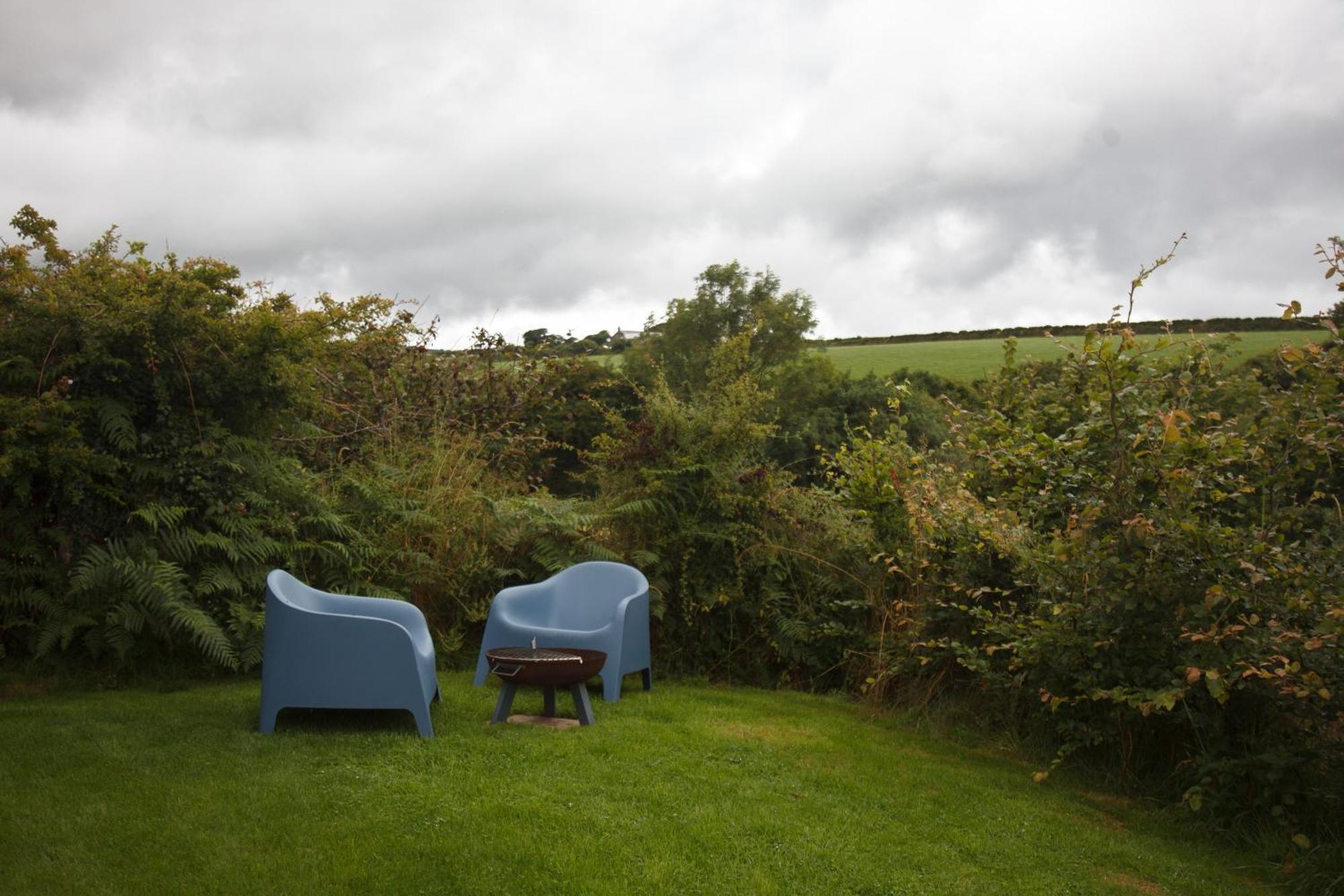 Luxury Glamping With Outdoor Bath On Cornish Flower Farm