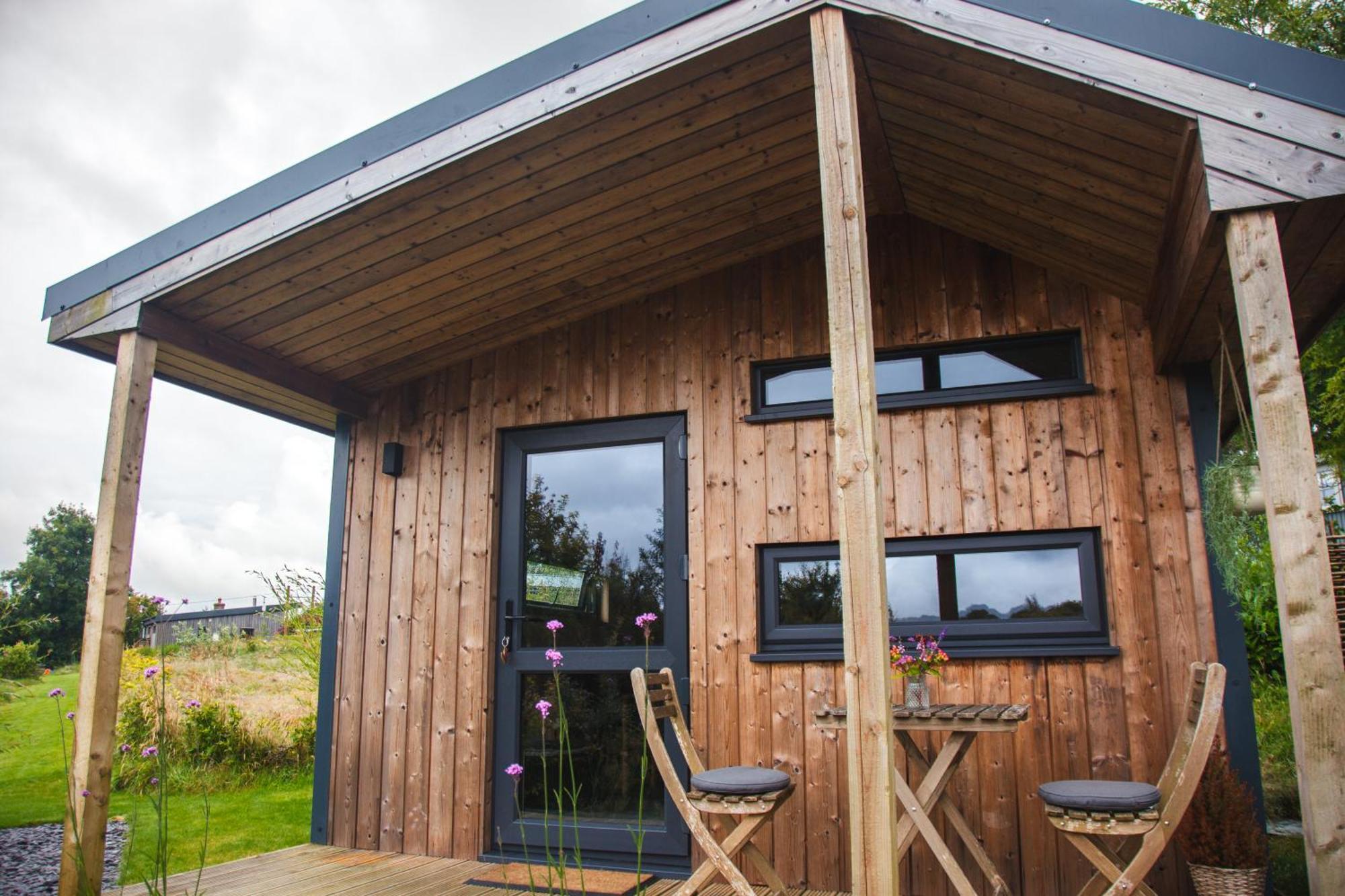 Luxury Glamping With Outdoor Bath On Cornish Flower Farm Apartment