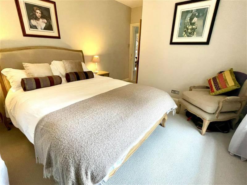 Truck House, Luxury Accommodation, Pet Friendly Country house *