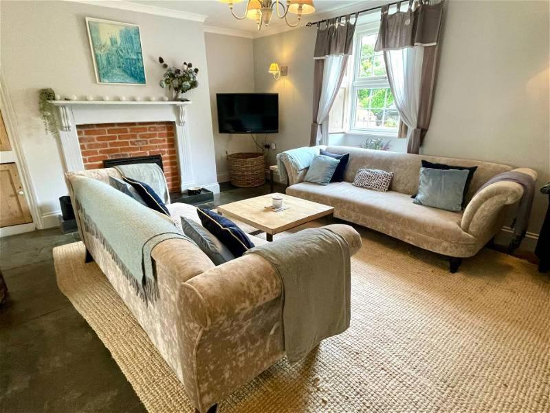 Truck House, Luxury Accommodation, Pet Friendly Country house *