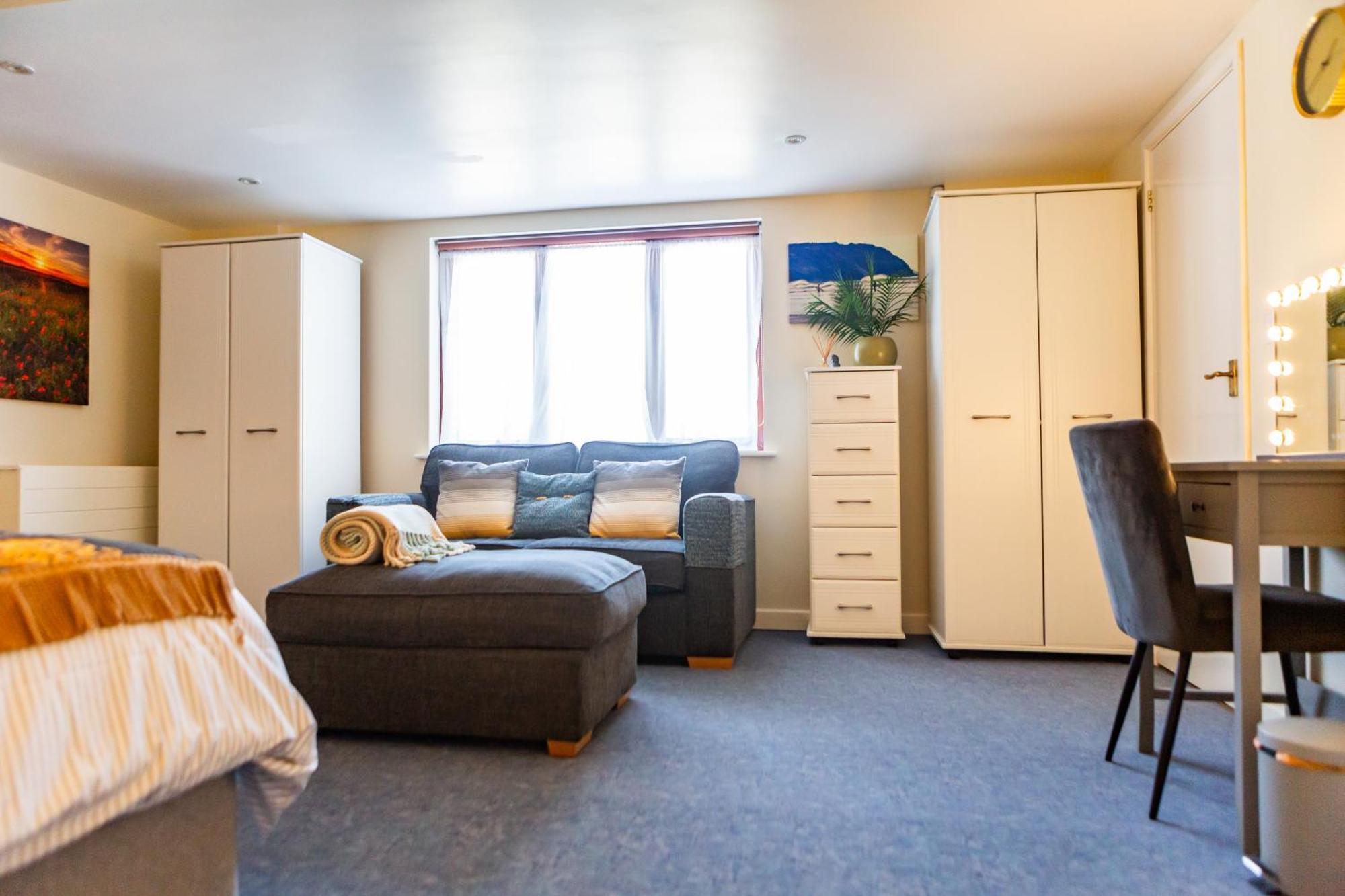 Apartment 1 Bedroom With Free Parking *