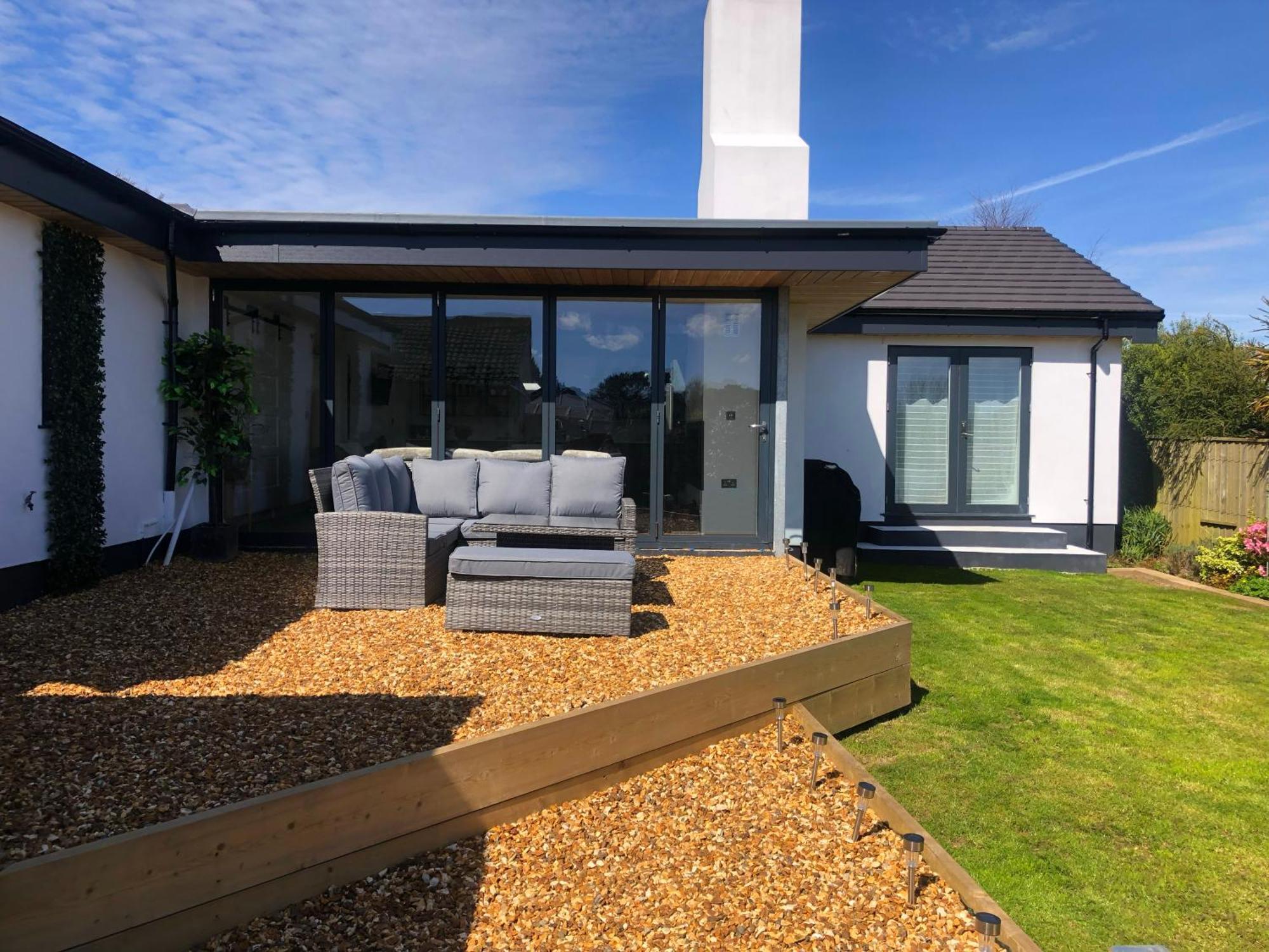 The Cuckoo's Retreat - Luxurious With Private Garden & Jacuzzi Villa