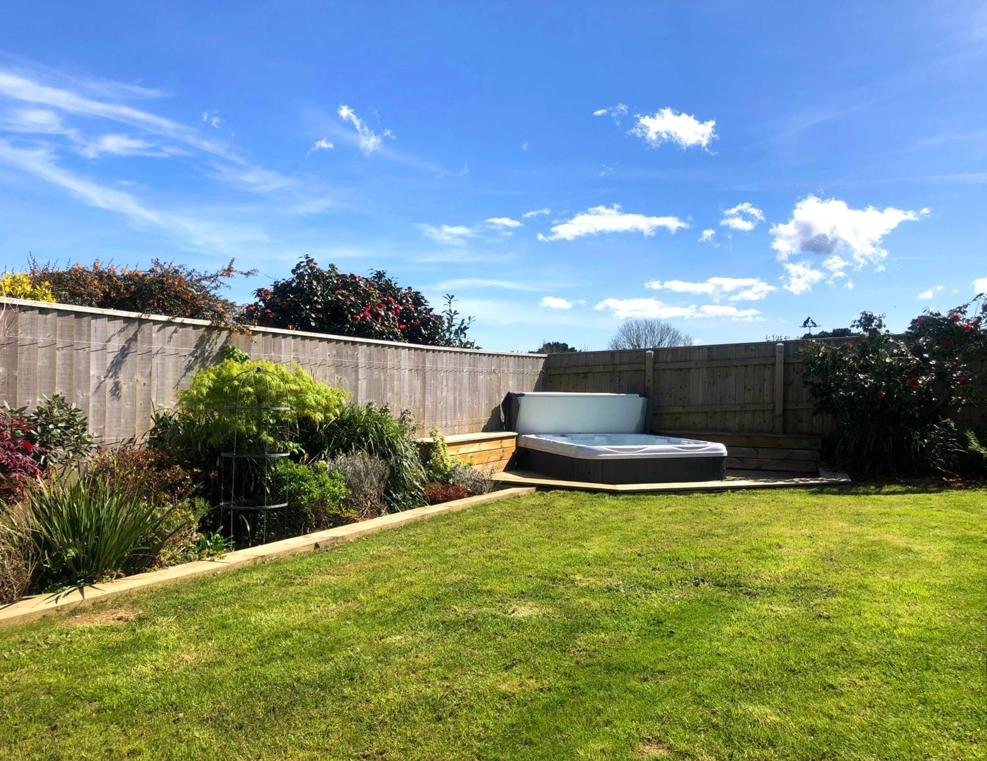 Villa The Cuckoo's Retreat - Luxurious With Private Garden & Jacuzzi Truro