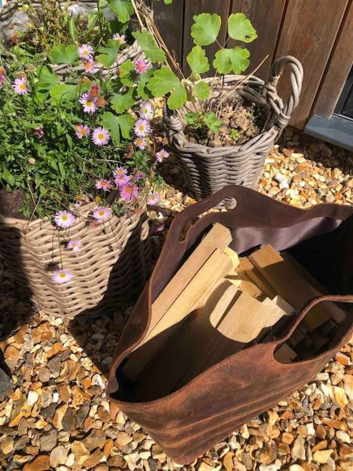 The Cuckoo's Retreat - Luxurious With Private Garden & Jacuzzi