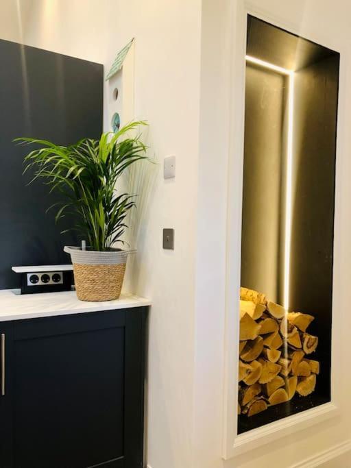 The Cuckoo's Retreat - Luxurious With Private Garden & Jacuzzi * Truro