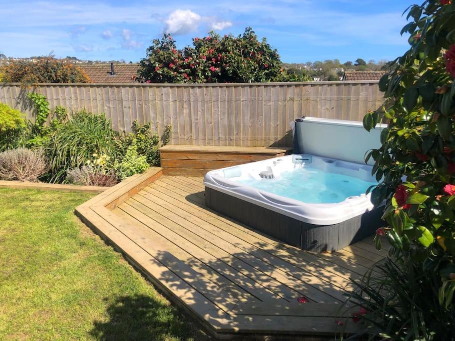 The Cuckoo's Retreat - Luxurious With Private Garden & Jacuzzi *