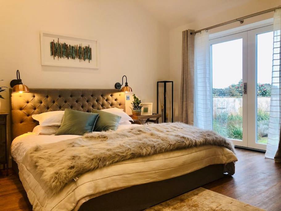 The Cuckoo's Retreat - Luxurious With Private Garden & Jacuzzi * Truro