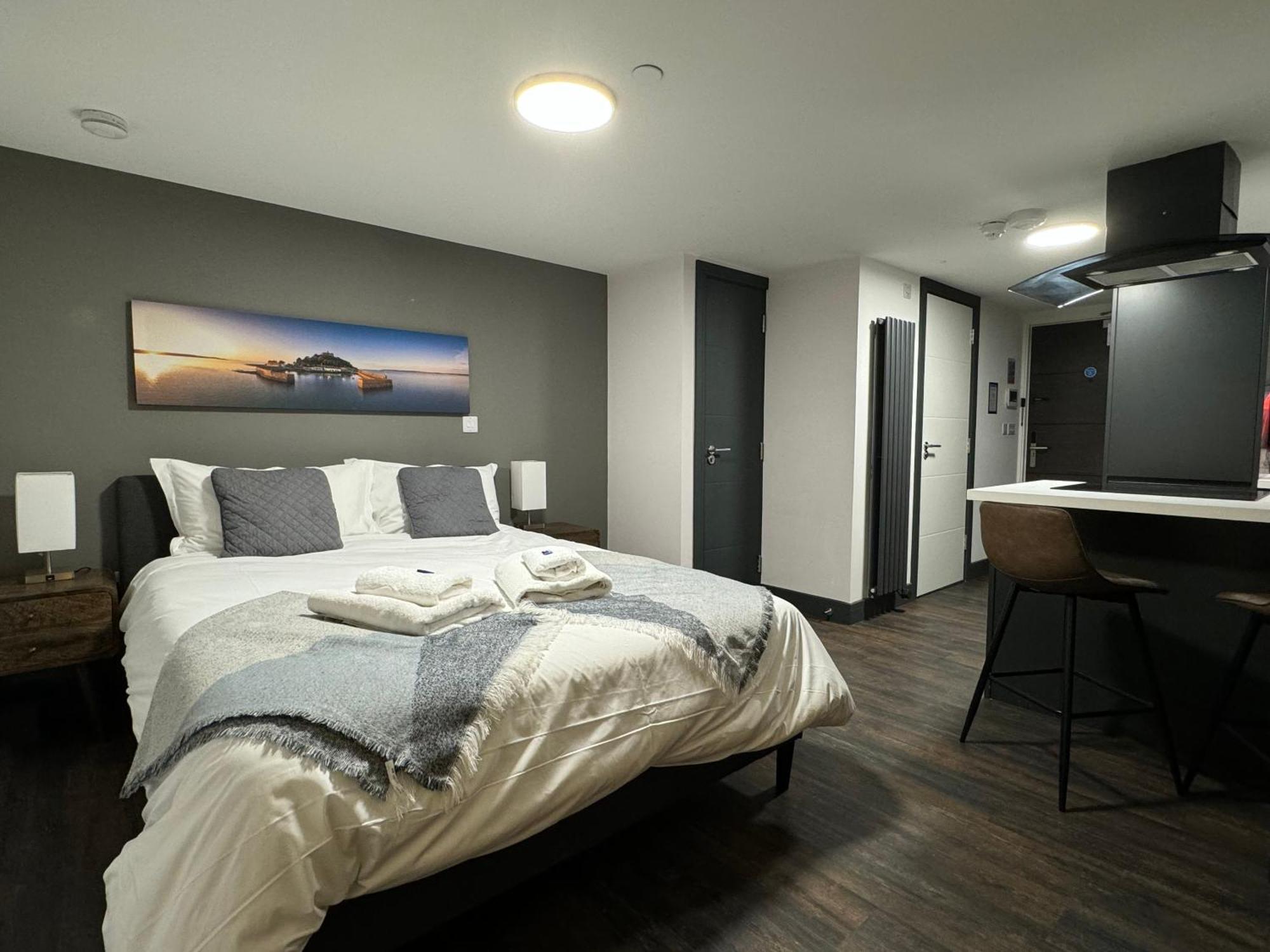 Uno In The - Luxury Serviced Apartment Truro