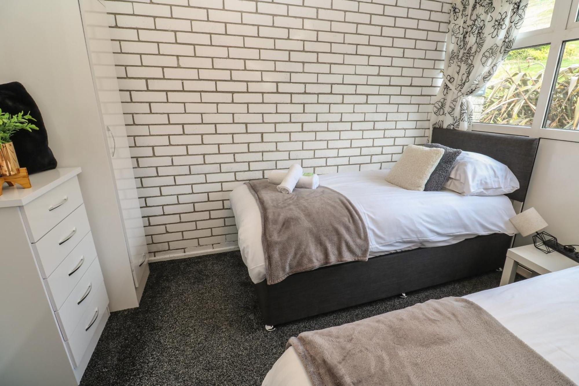 16 Seaspray Apartment