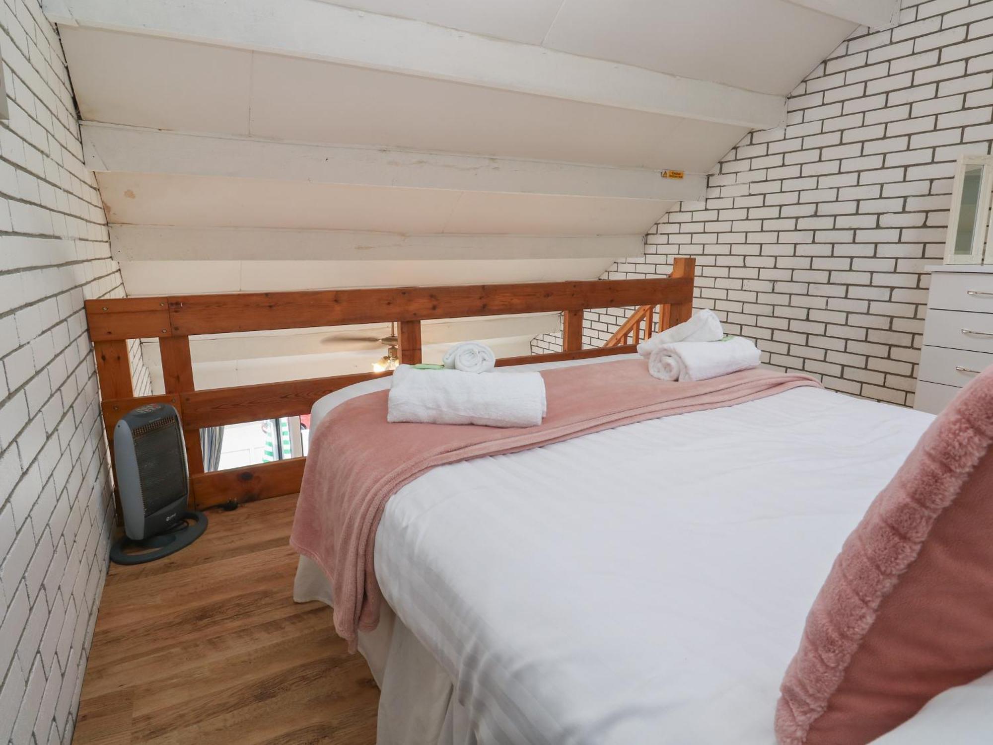 16 Seaspray Apartment Truro