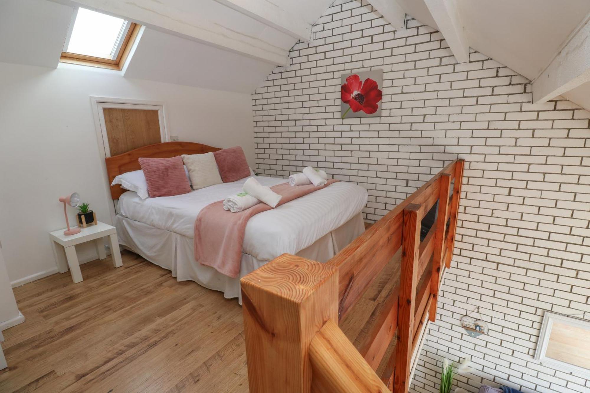 16 Seaspray * Truro