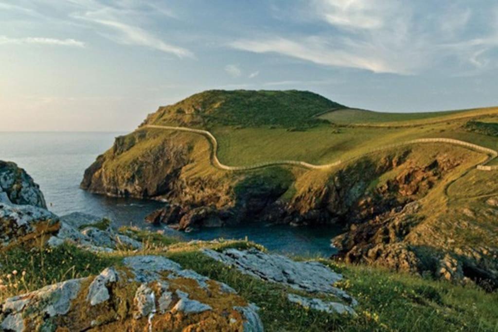 Trenare, A Large Period Centrally Located In Truro
