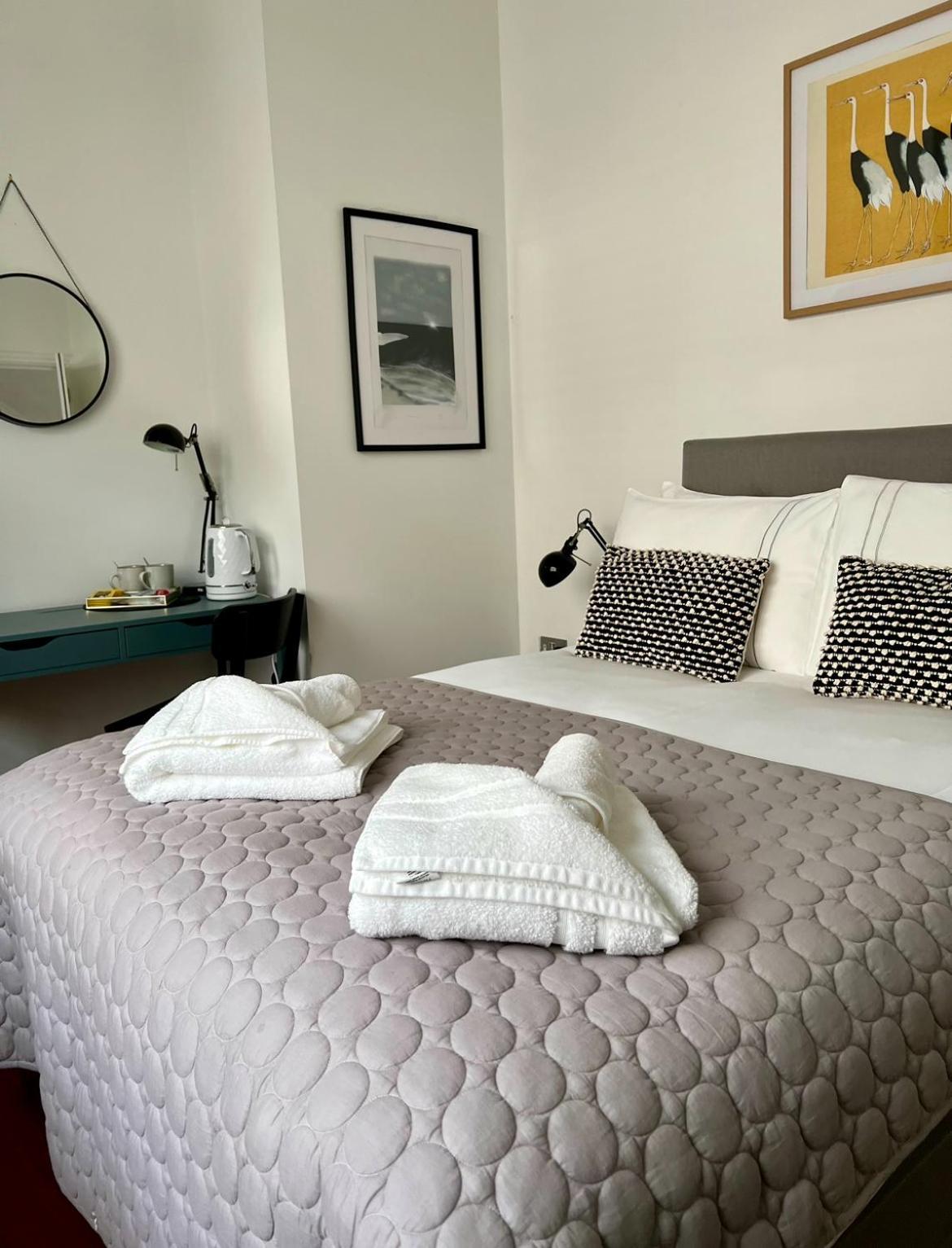 Bed & Breakfast Private Double With Ensuite, No Breakfast, Centre Truro