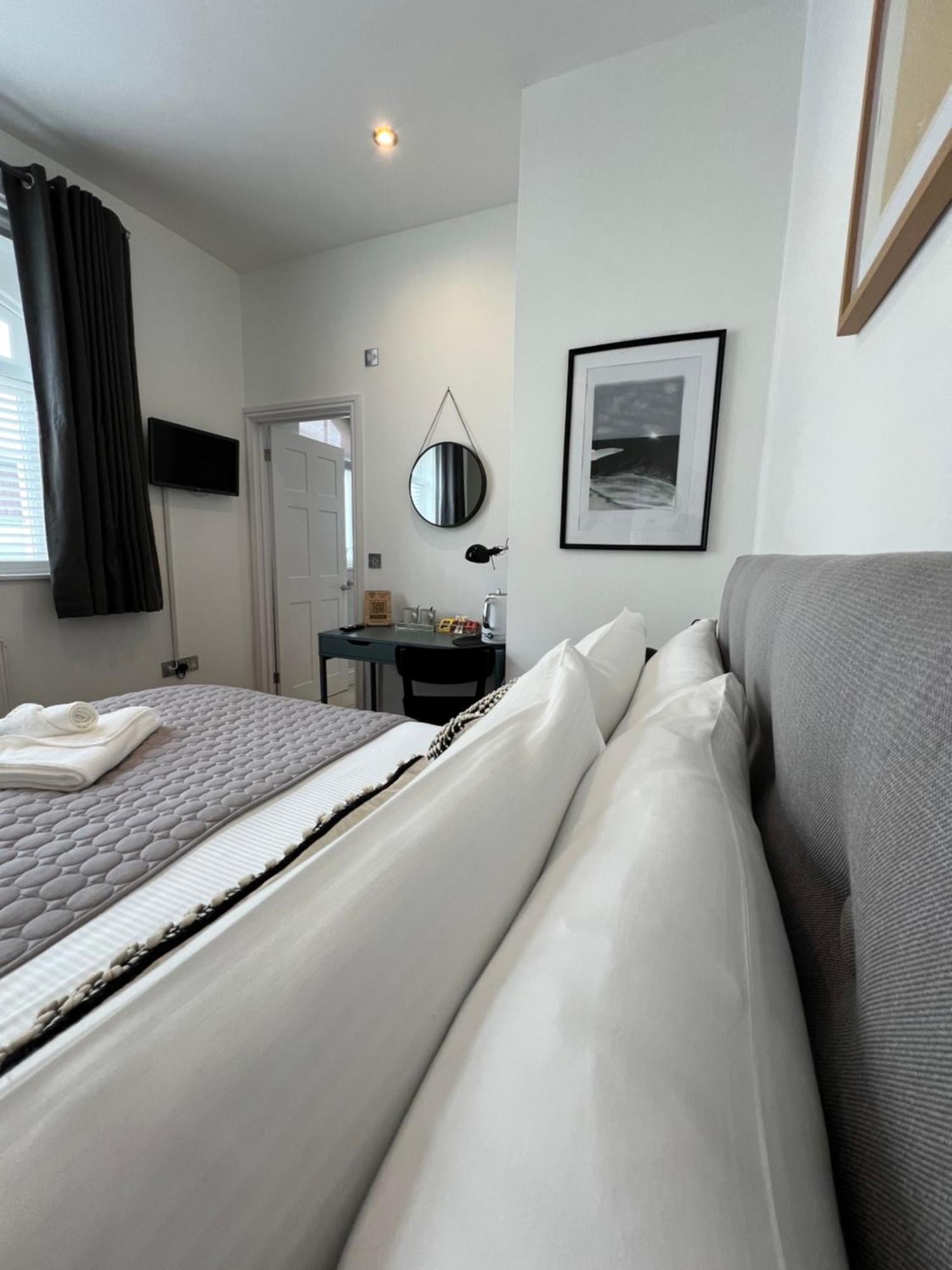 Bed & Breakfast Private Double With Ensuite, No Breakfast, Centre Truro