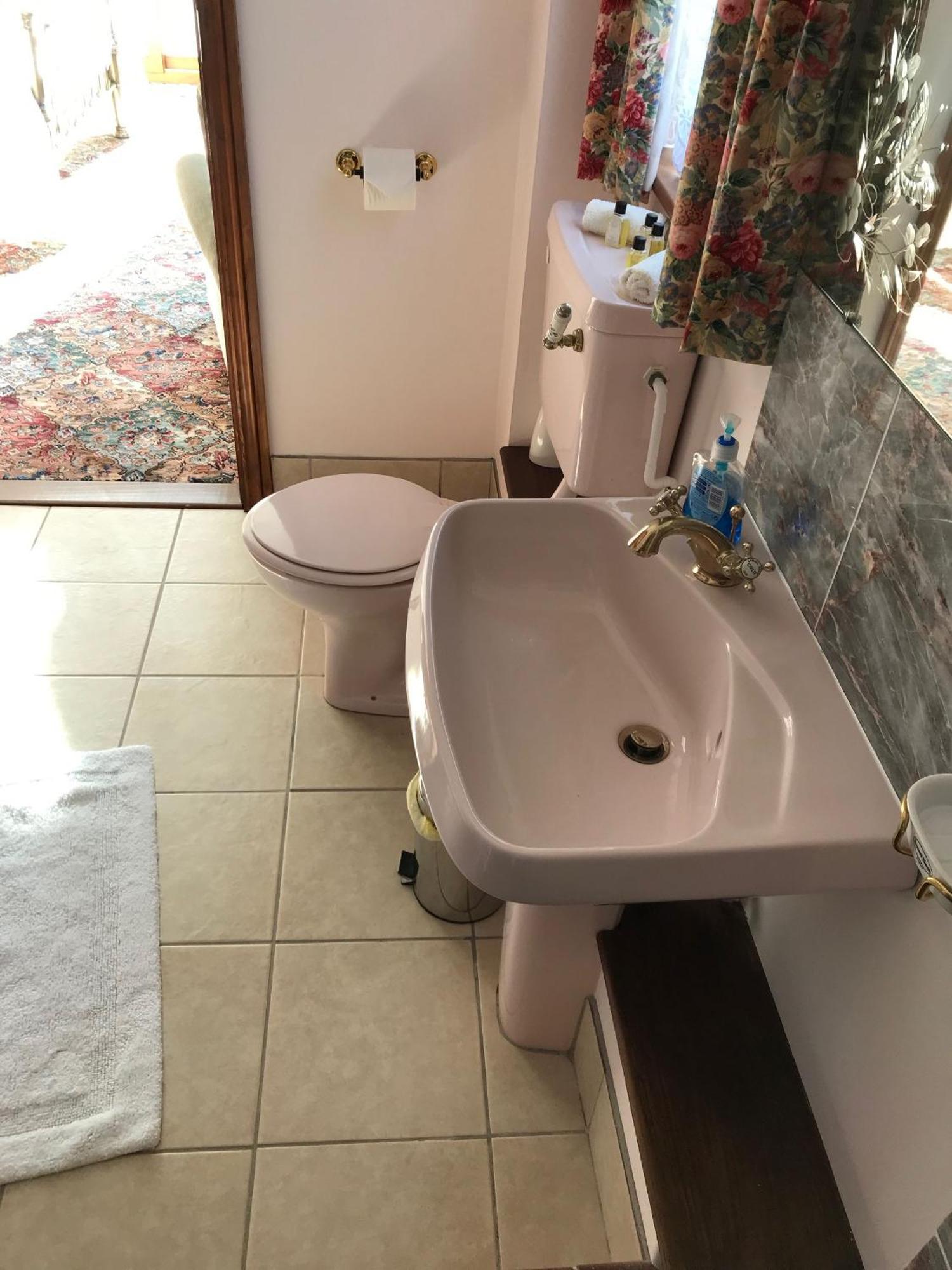 In Guest - Orchard Manor - King 5 With Patio View Guest house *