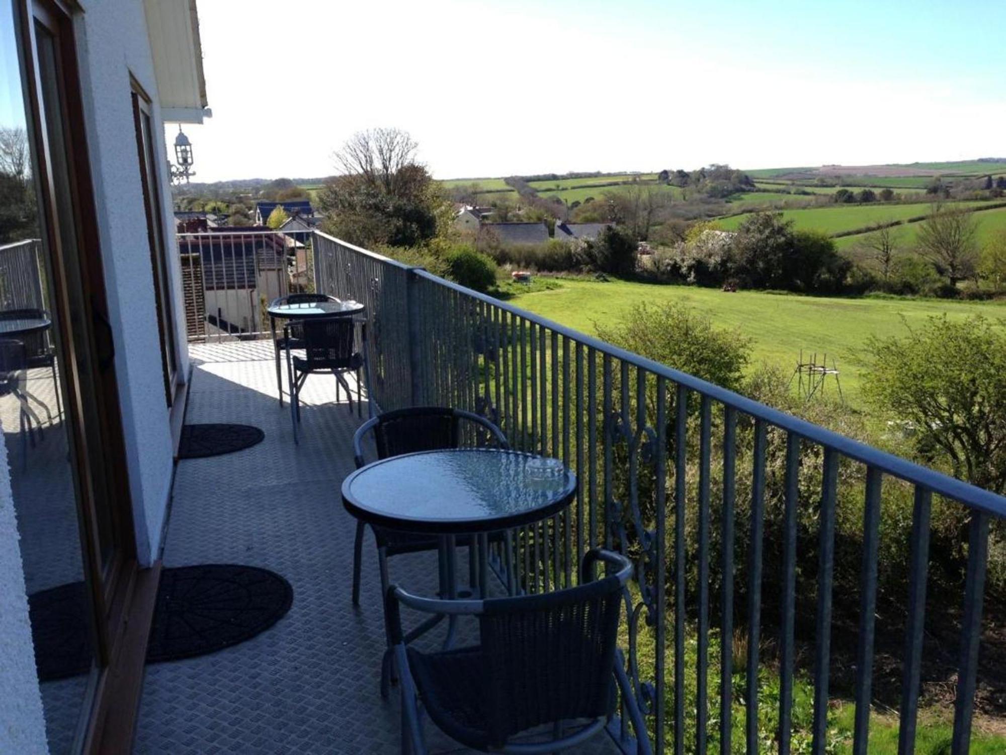In Guest - Orchard Manor, Fore Street, Nr Guest house