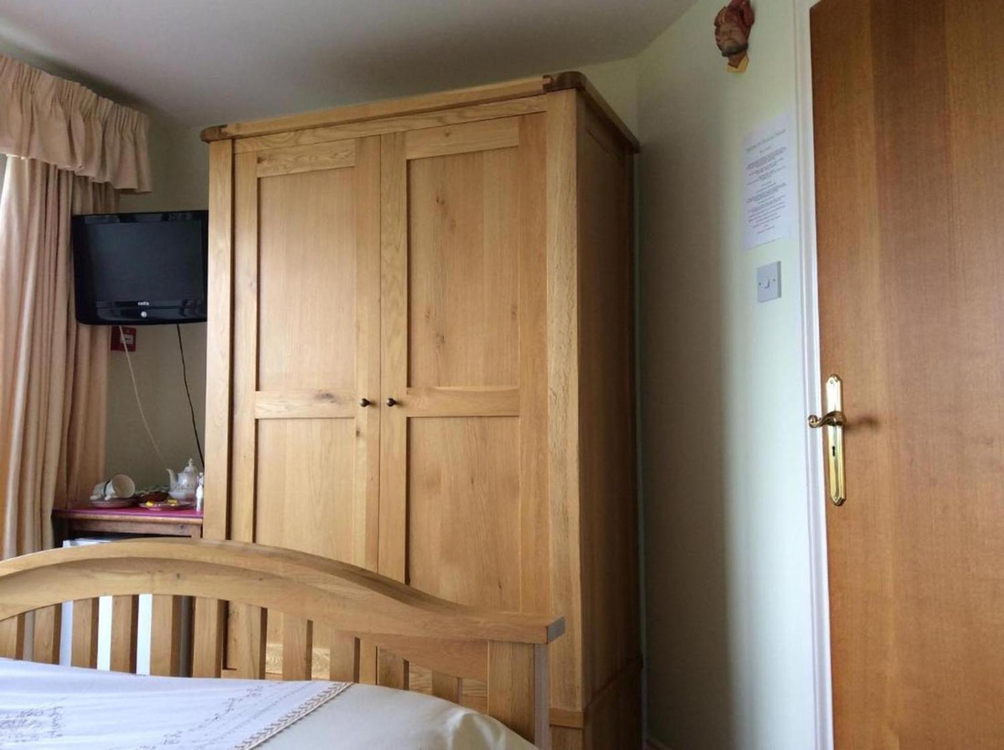 In Guest - Orchard Manor, Fore Street, Nr Guest house *