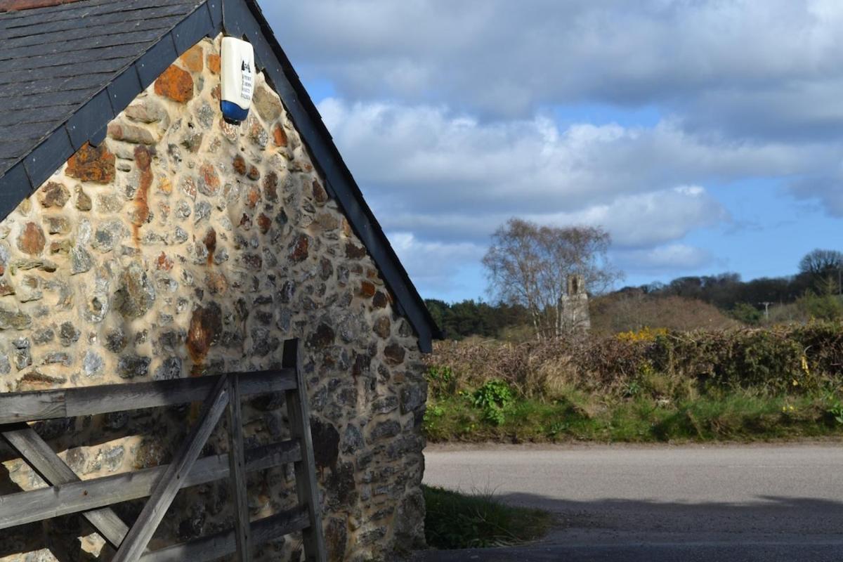 Cozy, Open Plan Barn With Log Burner