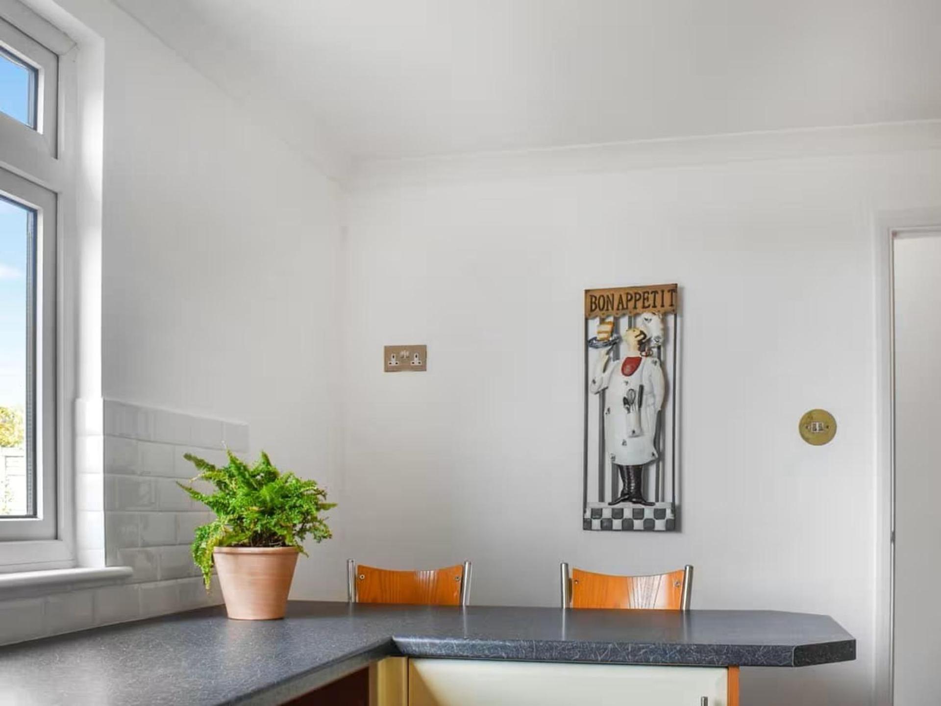 The Hideaway - Spacious 3 Bedroom Apartment Truro
