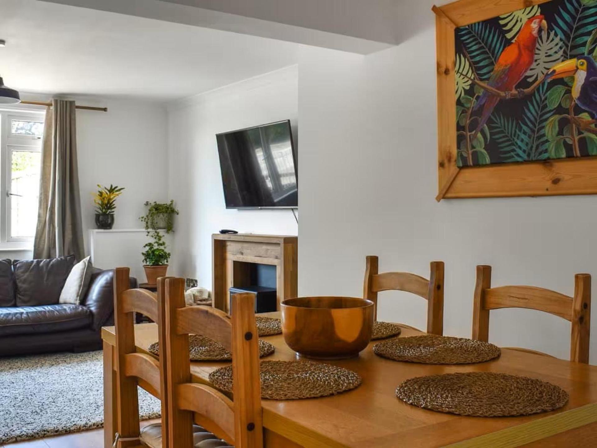 The Hideaway - Spacious 3 Bedroom Apartment Truro