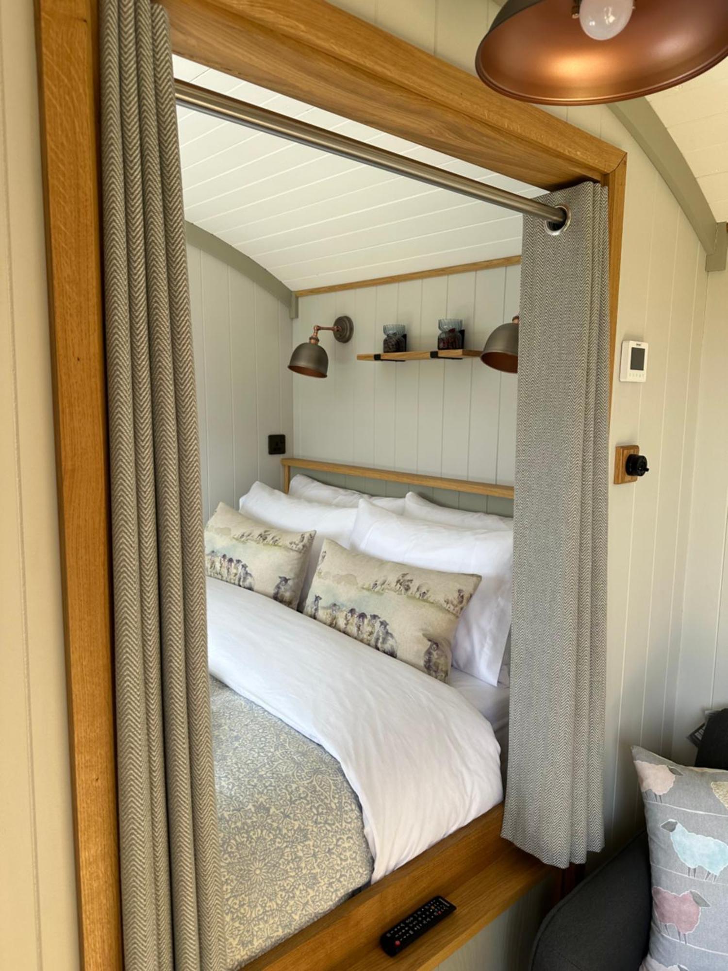 Private And Peaceful In A Luxury Shepherds Hut Near Farm stay