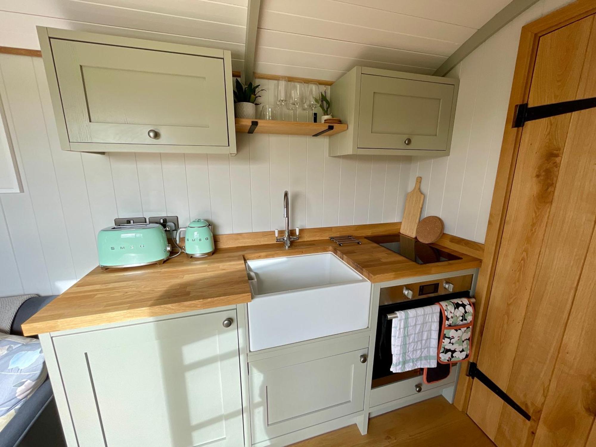 Private And Peaceful In A Luxury Shepherds Hut Near *